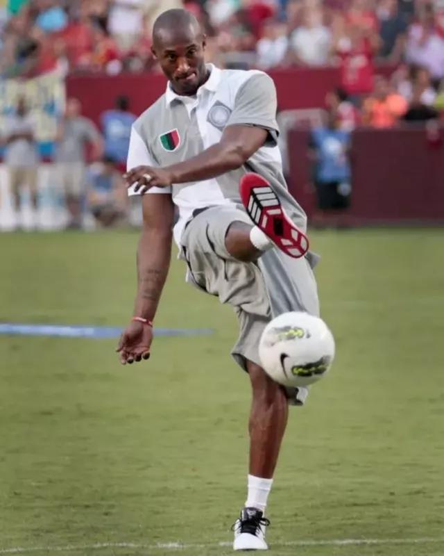 球员不满情绪写在脸上（球员怒气难掩）