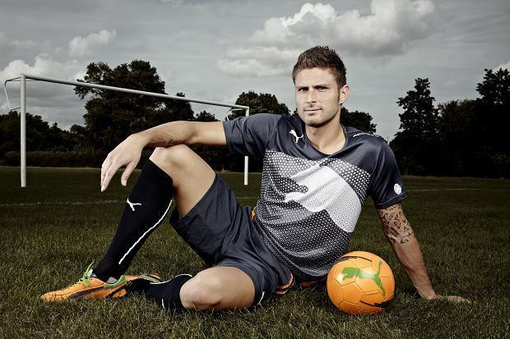 上海足协祝贺海港三连冠：上海足球史上已留下你们浓重的一笔（上海足协贺海港三连冠：申城足球史写下浓墨重彩一笔）