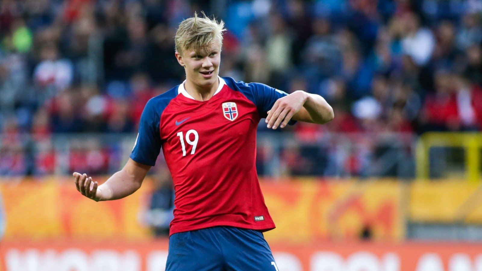 疯狂的足球：米兰门神迈尼昂的盘带合集（足坛狂热：米兰门神迈尼昂盘带集锦）