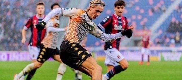 半场战报：博洛尼亚1-2克雷莫内塞，奥尔索利尼点射，瓦尔迪、帕耶罗破门（半场快讯：博洛尼亚1-2落后克雷莫内塞，奥尔索利尼点射，瓦尔迪、帕耶罗进球）