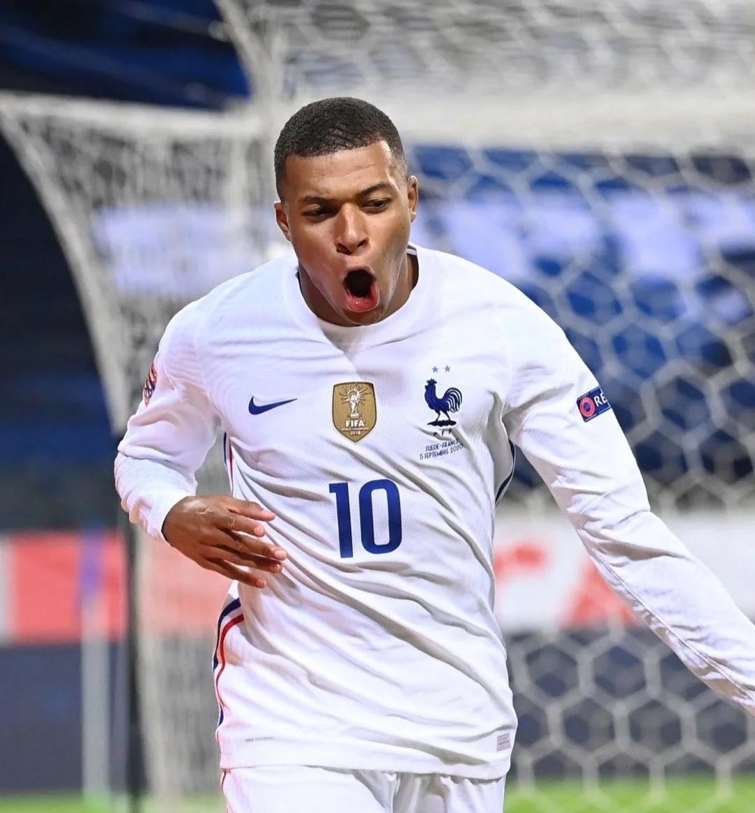 新变化！王曼昱“双杀”孙颖莎两技术精进明显，冲击洛杉矶增筹码（新气象！王曼昱连胜孙颖莎，双项技术显著进步，冲击洛杉矶再添筹码）