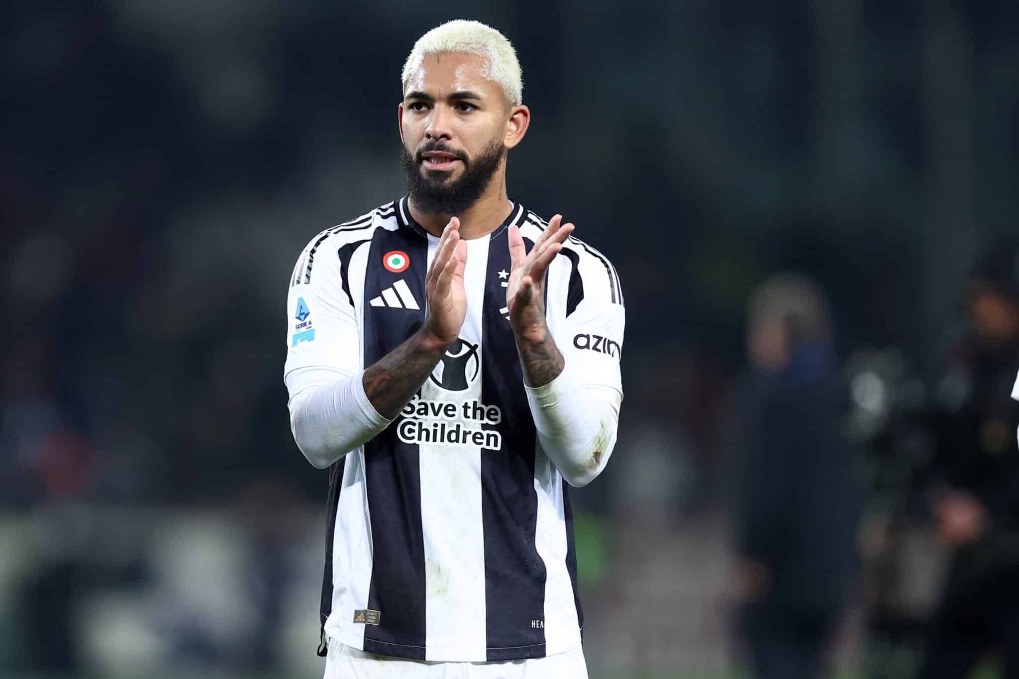 广东男篮在俱乐部杯赛中以90-70战胜广州男篮，小将王洪泽表现突出，阵容实力强劲。（俱乐部杯：广东90-70力克广州，王洪泽高光，阵容实力尽显）