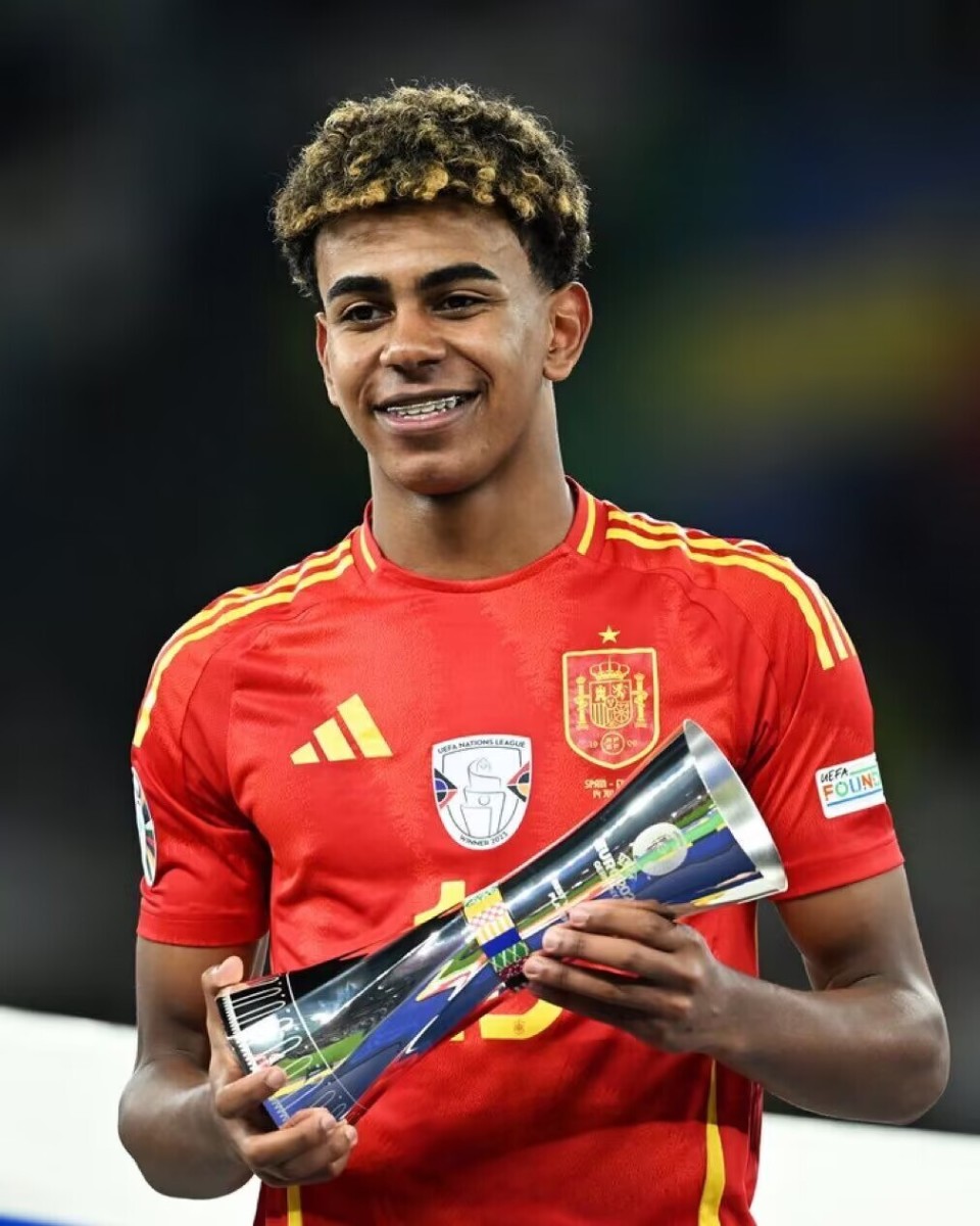 2板6助2抢，三分9中7 一己之力下起三分雨（2板6助2断，三分9投7中 一人掀起三分狂潮）