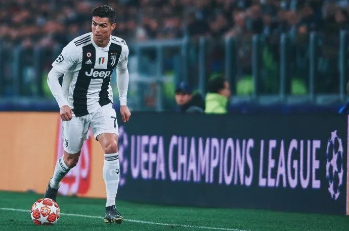 湖人浓眉哥篮下统治力助球队获胜（浓眉禁区统治，助湖人取胜）