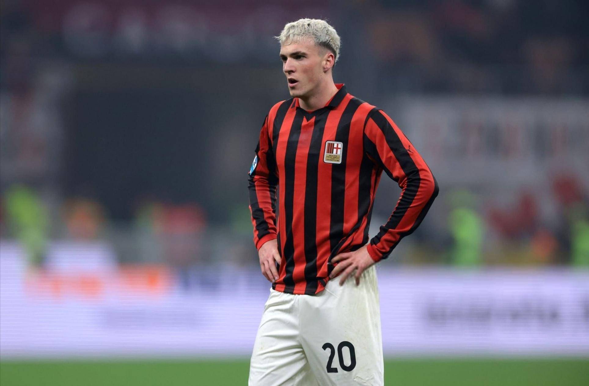 里程碑，徐新已为上海海港出战100场比赛（徐新迎来里程碑：代表上海海港出战第100场）