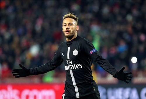 门将精彩救险，引领球队渡过危机（门将神扑救主，带队化险为夷）