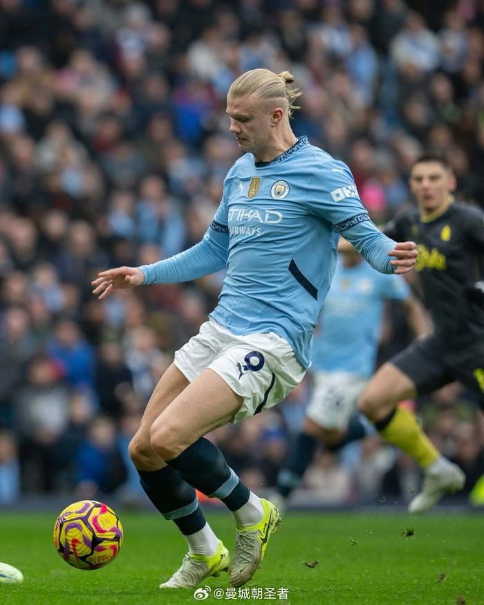 2953票，邦马蒂成为FIFPro2025年最佳阵容中得票最多外场球员（邦马蒂以2953票领跑FIFPro 2025最佳阵容外场球员投票）