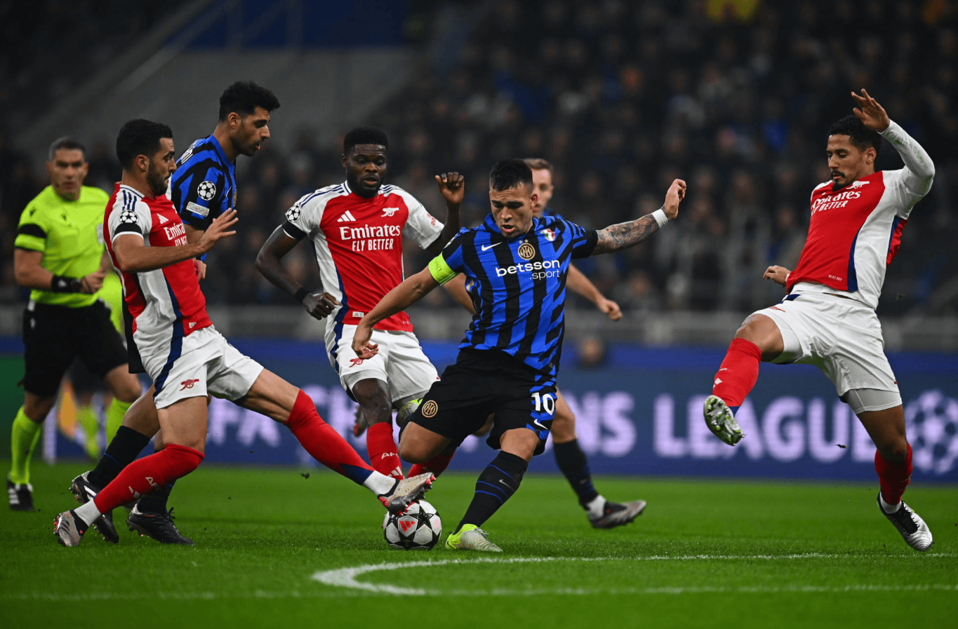 曼联2弃将左右意甲冠军，4500万前锋梅开二度，那不勒斯5连胜登顶（曼联两旧将影响意甲争冠格局，4500万锋霸梅开二度，那不勒斯豪取五连胜登顶榜首）