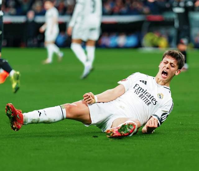 阿森纳成为第二支，在小组赛／联赛阶段10连胜的英伦球队（阿森纳成英伦足坛第二支在小组赛或联赛阶段豪取十连胜的球队）