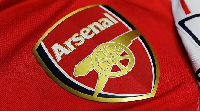 海港夺冠真相曝光！穆斯卡特硬刚挖角+3大对手集体送人头（海港称王内幕揭晓！穆斯卡特强硬回击挖角，三大对手集体失误送礼）