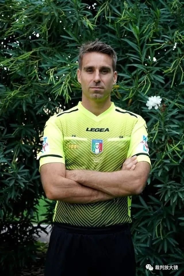 博主：国足选帅名单已上报，竞争主要在邵佳一和李国旭间展开（博主称国足主帅候选名单已提交，邵佳一与李国旭成为主要竞争焦点）