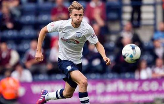 传闻：曼联和米兰球探现场考察18岁雷恩高中锋梅特（曝曼联与米兰派球探现场考察雷恩18岁中锋梅特）