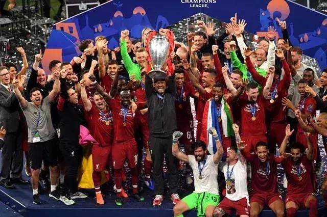 活塞122-117击败步行者，豪取13连胜，追平队史最长连胜纪录。（活塞122-117力克步行者，13连胜追平队史最长纪录）