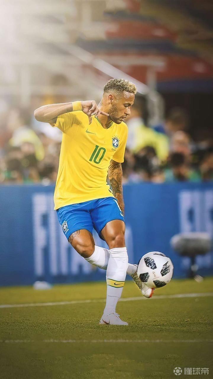 安东尼：我们的目标是进入欧联杯决赛，梦想再披巴西队战袍（安东尼：剑指欧联杯决赛，憧憬重返巴西国家队）